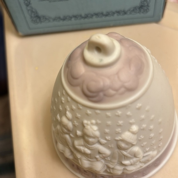 Vintage Llardo 1987 Christmas Bell Ornament - Picture 4 of 9